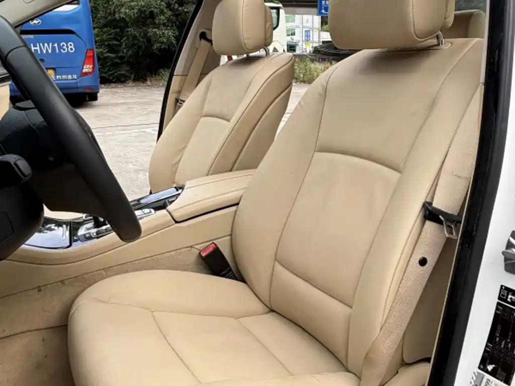 BMW 5 Series — миниатюра 10