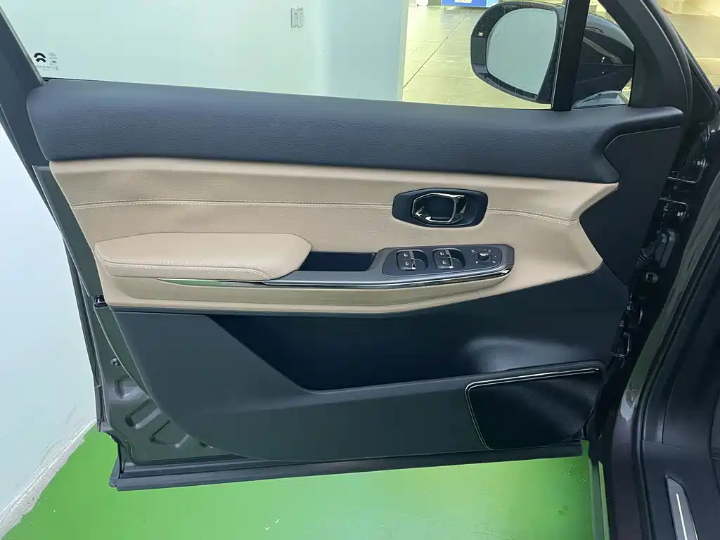 NIO ES8 — миниатюра 11