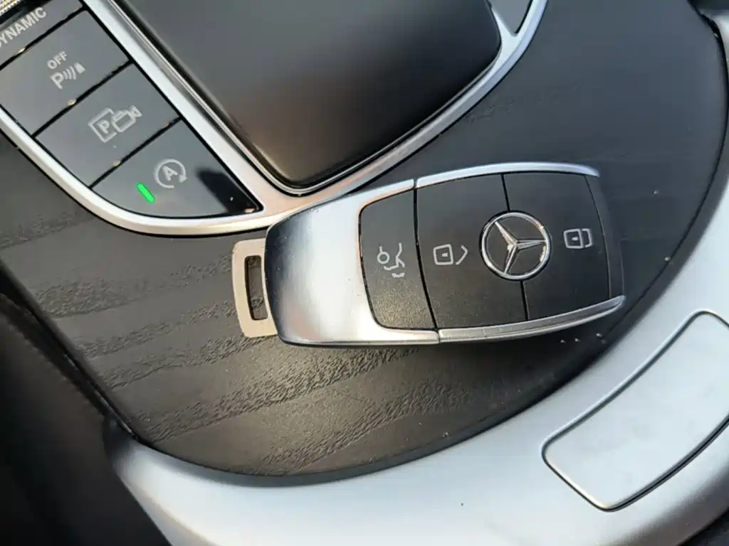 Mercedes-Benz C-Class — миниатюра 9