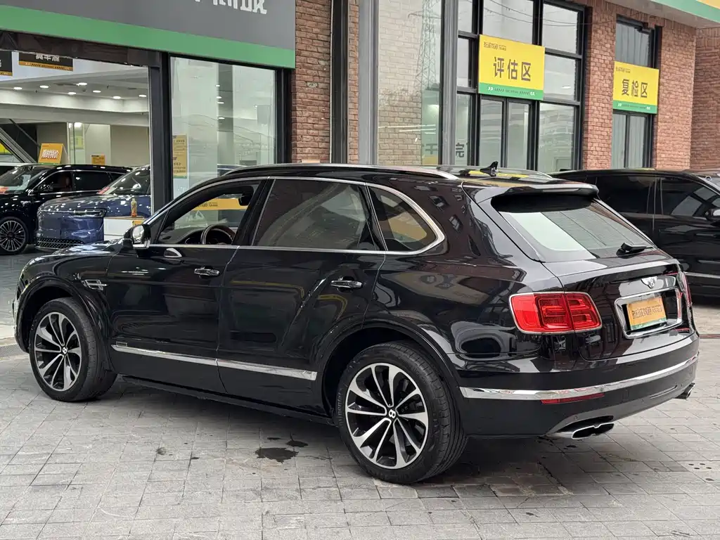 Bentley Bentayga — миниатюра 6