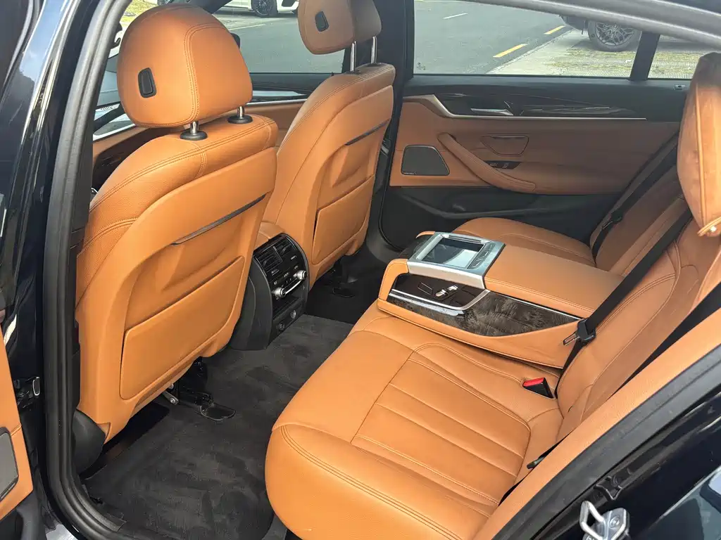 BMW 5 Series — миниатюра 5