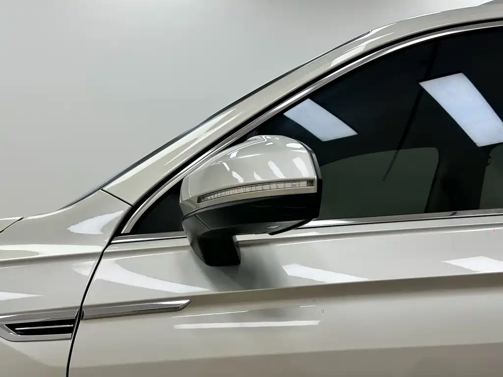 Volkswagen Tiguan L — миниатюра 7