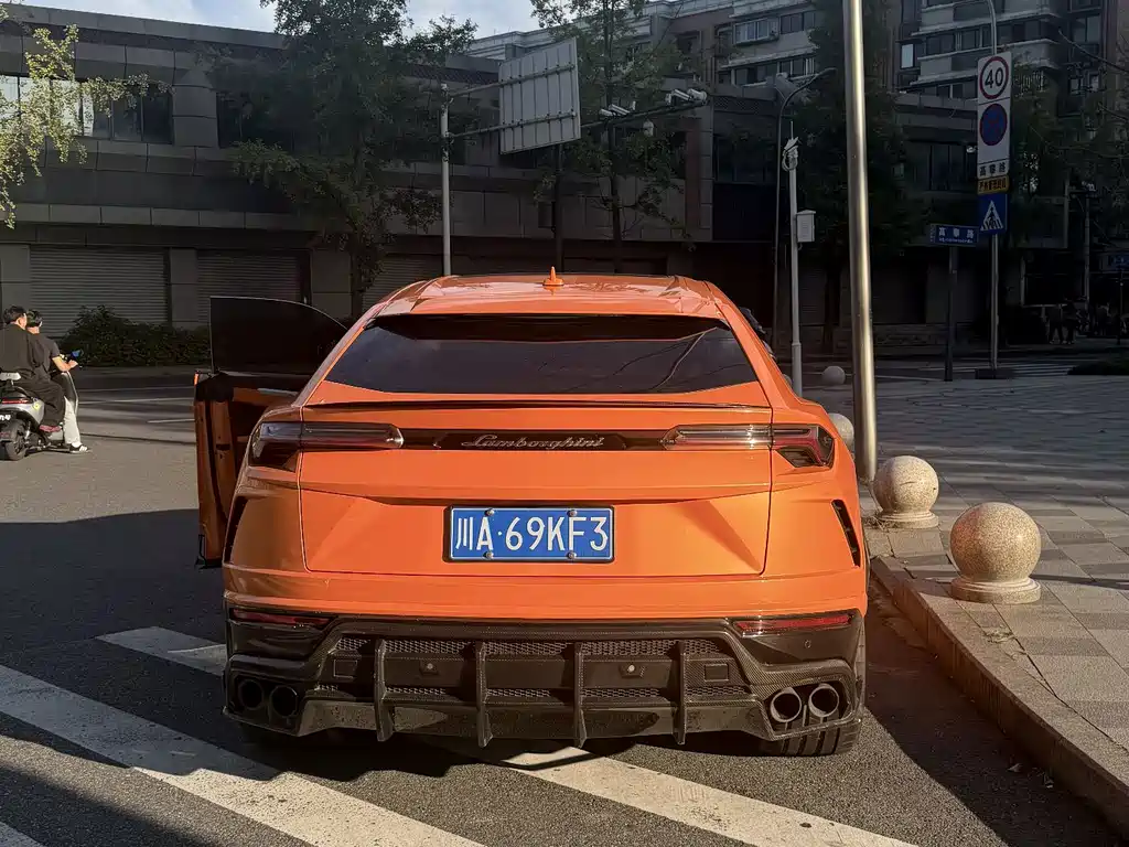 Lamborghini Urus — миниатюра 7