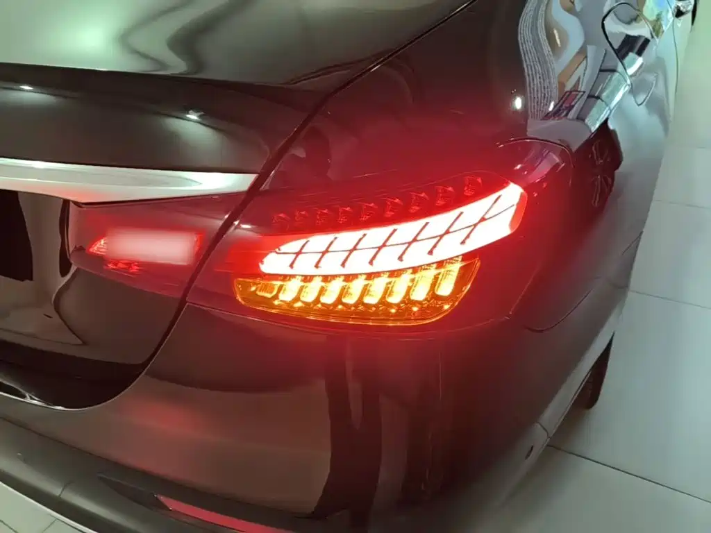 Mercedes-Benz E-Class — миниатюра 8