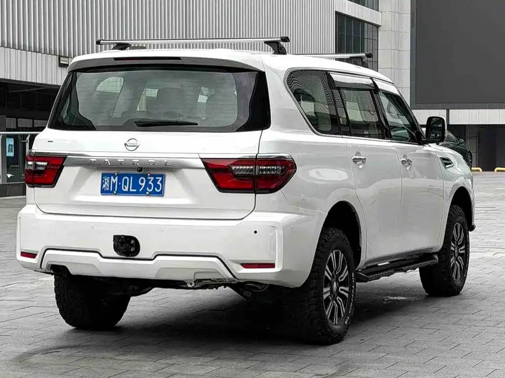 Nissan Patrol — миниатюра 4