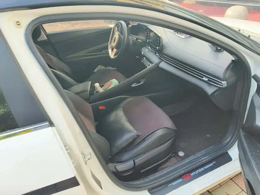 Hyundai Elantra — миниатюра 8