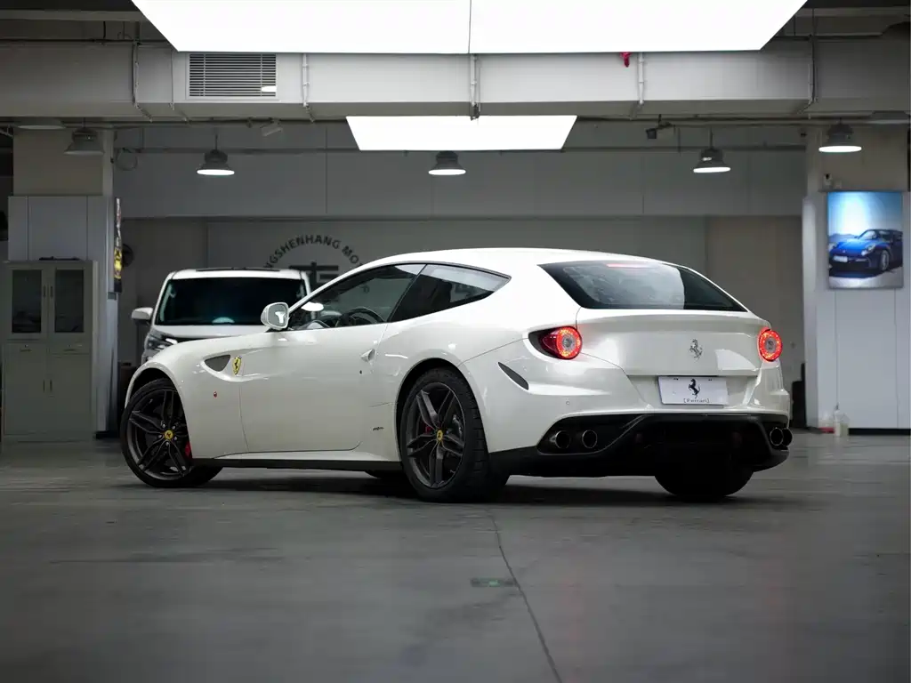Ferrari FF — миниатюра 5