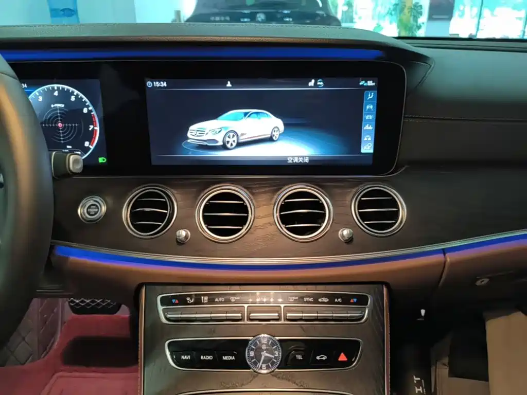 Mercedes-Benz E-Class — миниатюра 13