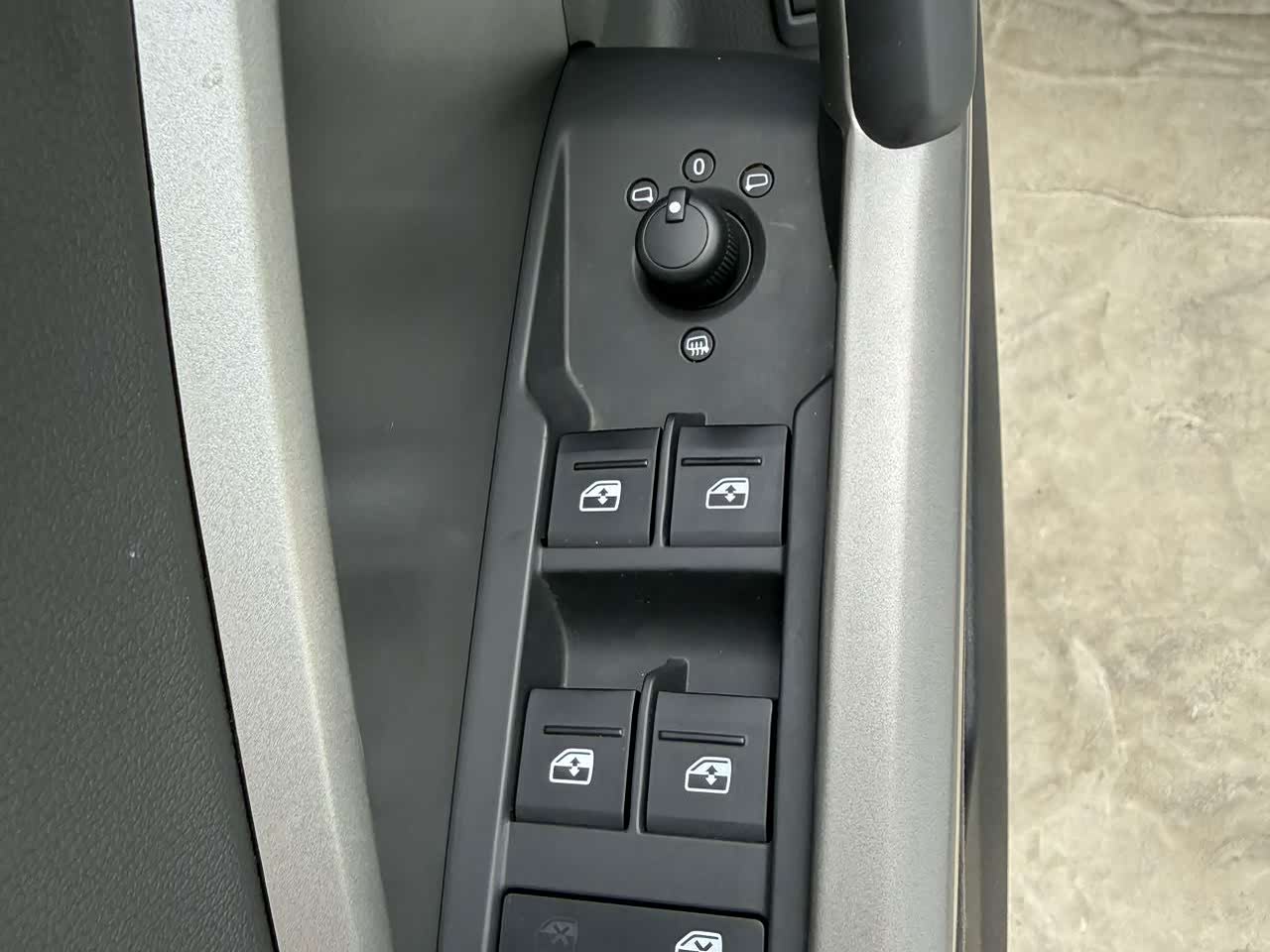 Audi Q3 1.4 л 2023 г. Белый, пробег 28000 км