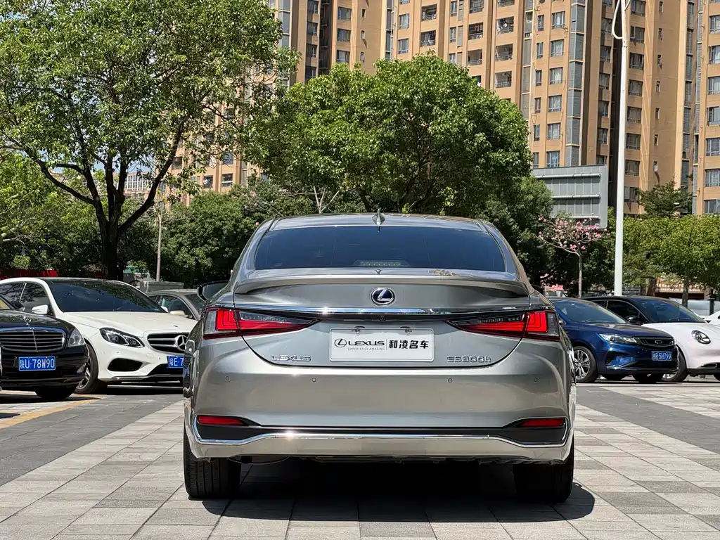 Lexus ES — миниатюра 5