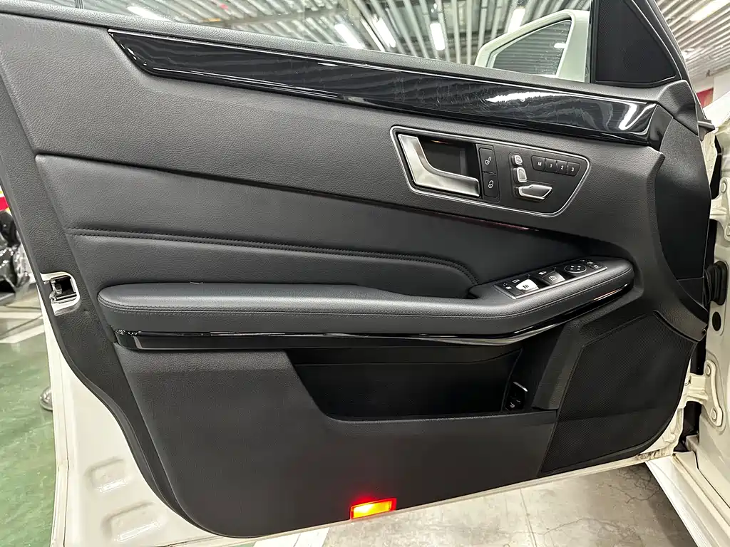 Mercedes-Benz E-Class — миниатюра 10