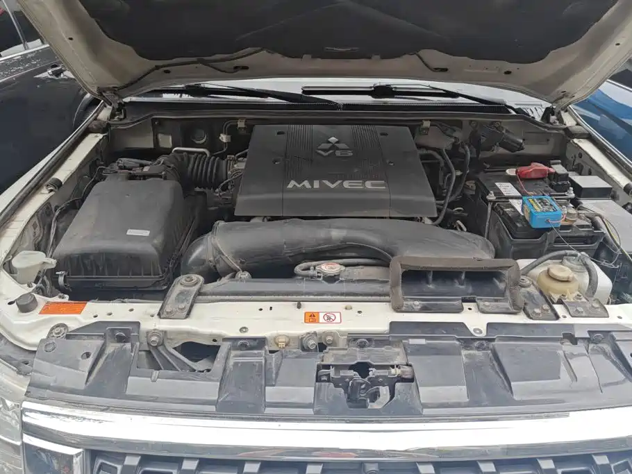 Mitsubishi Pajero — миниатюра 10
