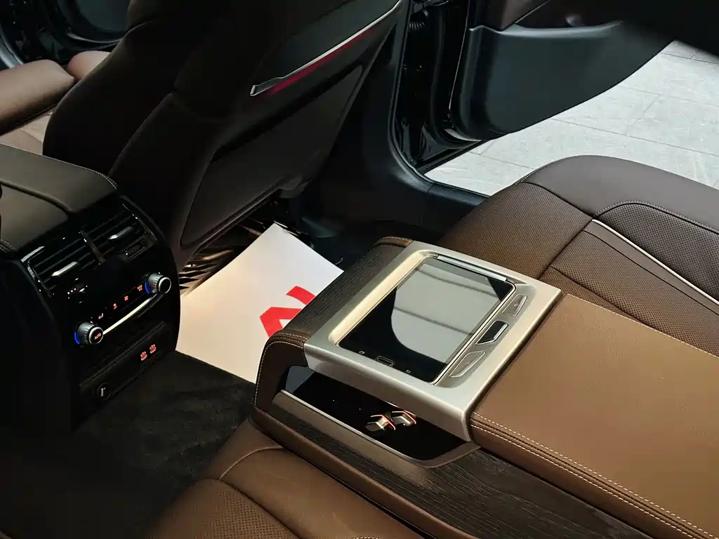 BMW 5 Series — миниатюра 10