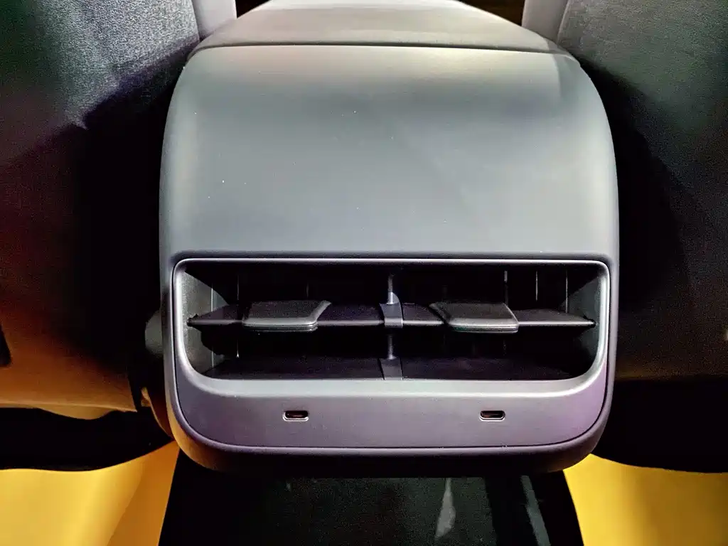 Tesla Model 3 — миниатюра 16