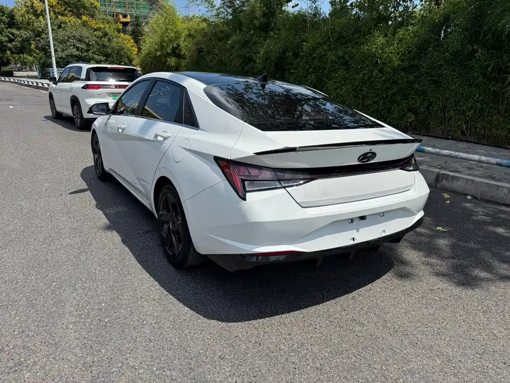 Hyundai Elantra — миниатюра 7