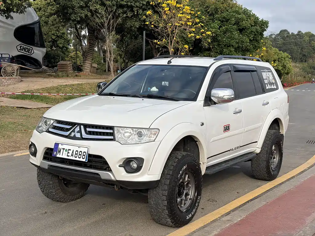 Mitsubishi Pajero Sport 2014