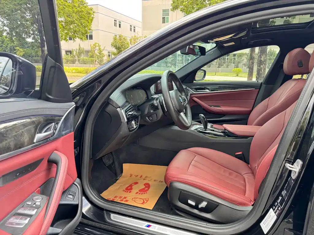 BMW 5 Series — миниатюра 4