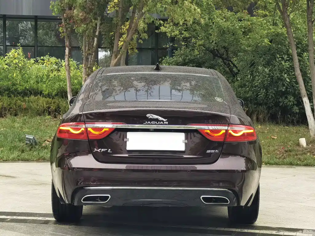 Jaguar XFL — миниатюра 6
