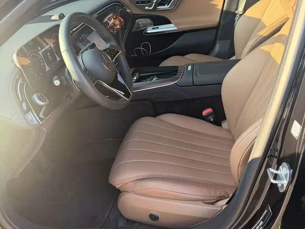 Mercedes-Benz E-Class — миниатюра 3