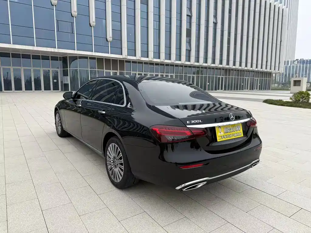 Mercedes-Benz E-Class — миниатюра 7