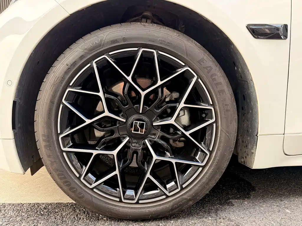 ZEEKR EXTREME KRYPTON 001