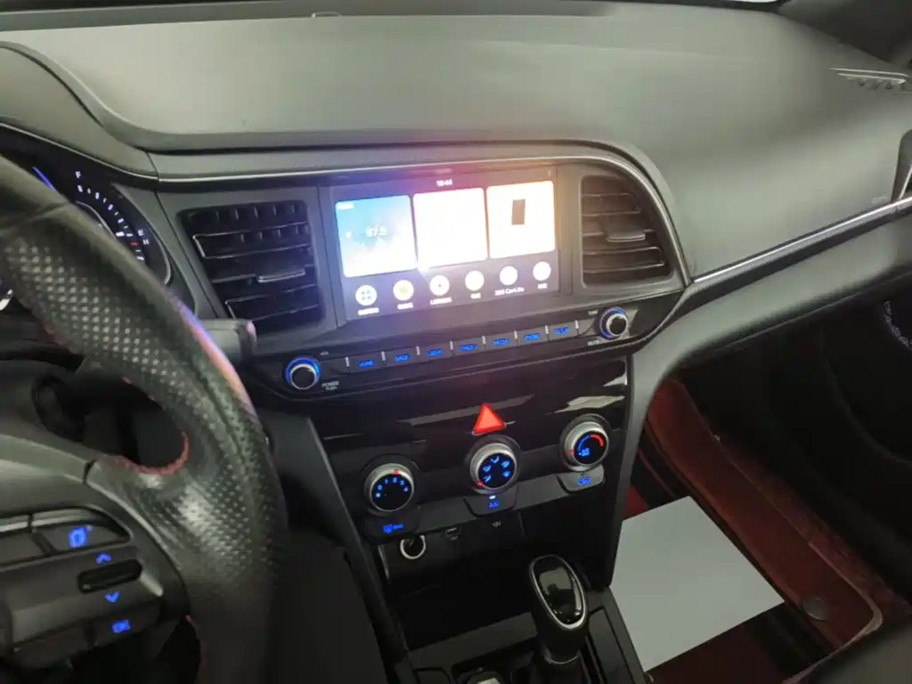 Hyundai Elantra — миниатюра 13
