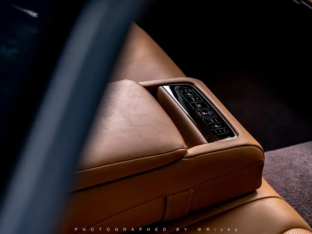 Lexus LS — миниатюра 10