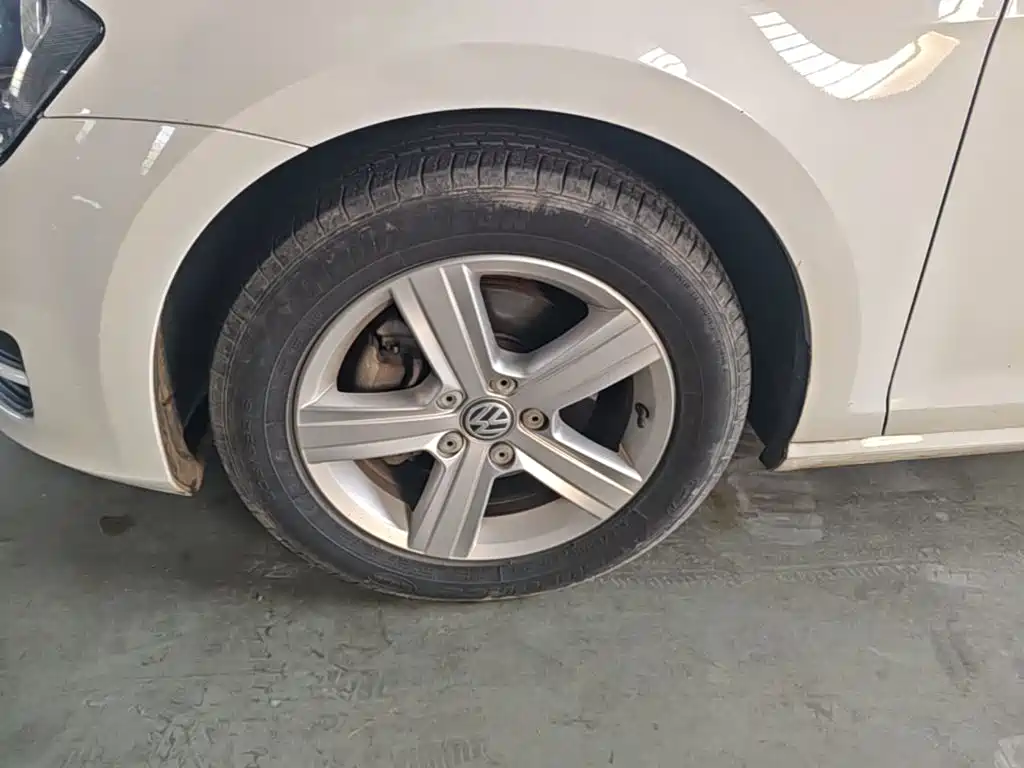 Volkswagen Golf — миниатюра 23