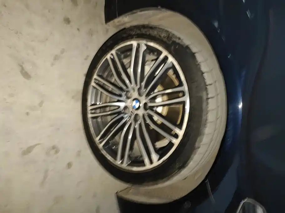 BMW 5 Series — миниатюра 6