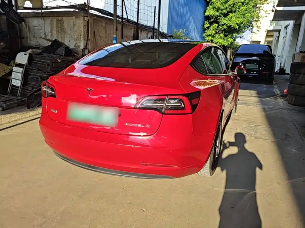 Tesla Model 3 — миниатюра 7