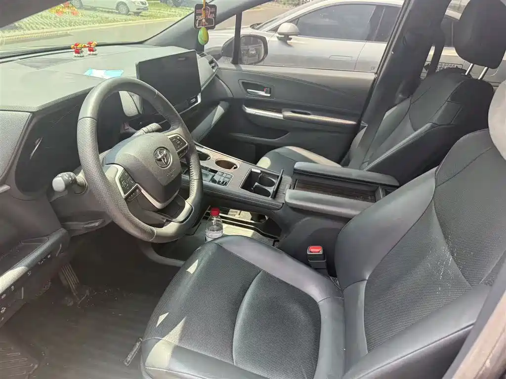 Toyota Granvia 2024 2.5L Luxury PLUS