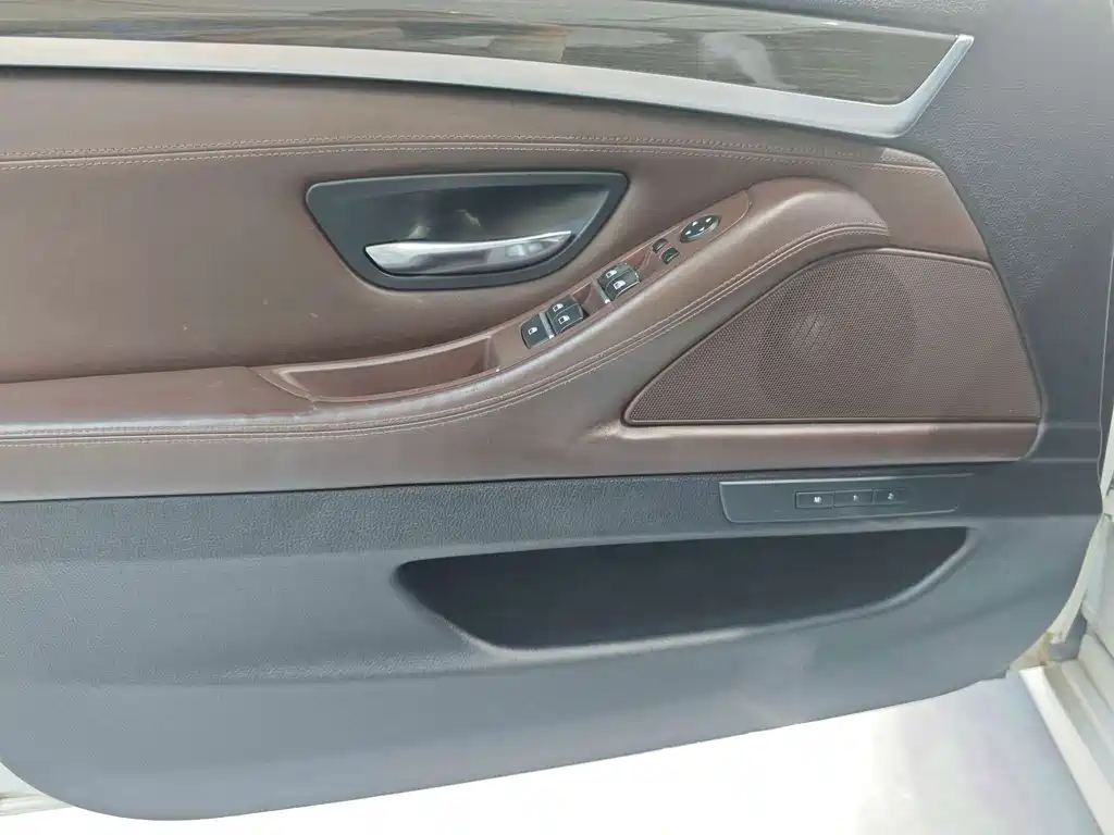 BMW 5 Series — миниатюра 2