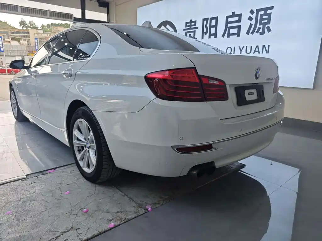 BMW 5 Series — миниатюра 10