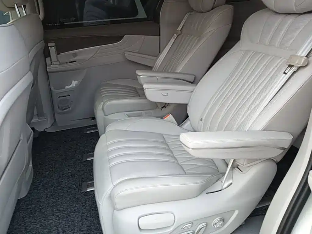Roewe iMAX8 New Energy — миниатюра 17