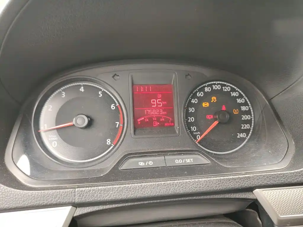 Volkswagen Jetta — миниатюра 8