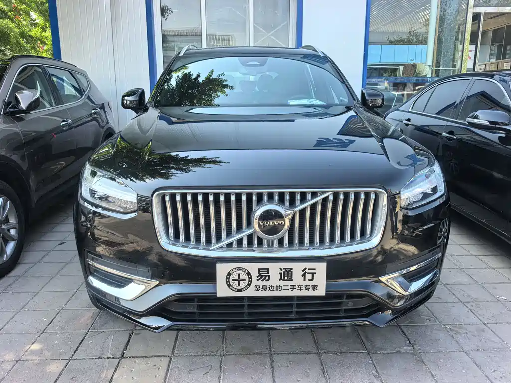 Volvo XC90 2023 B6 Luxury 7 мест