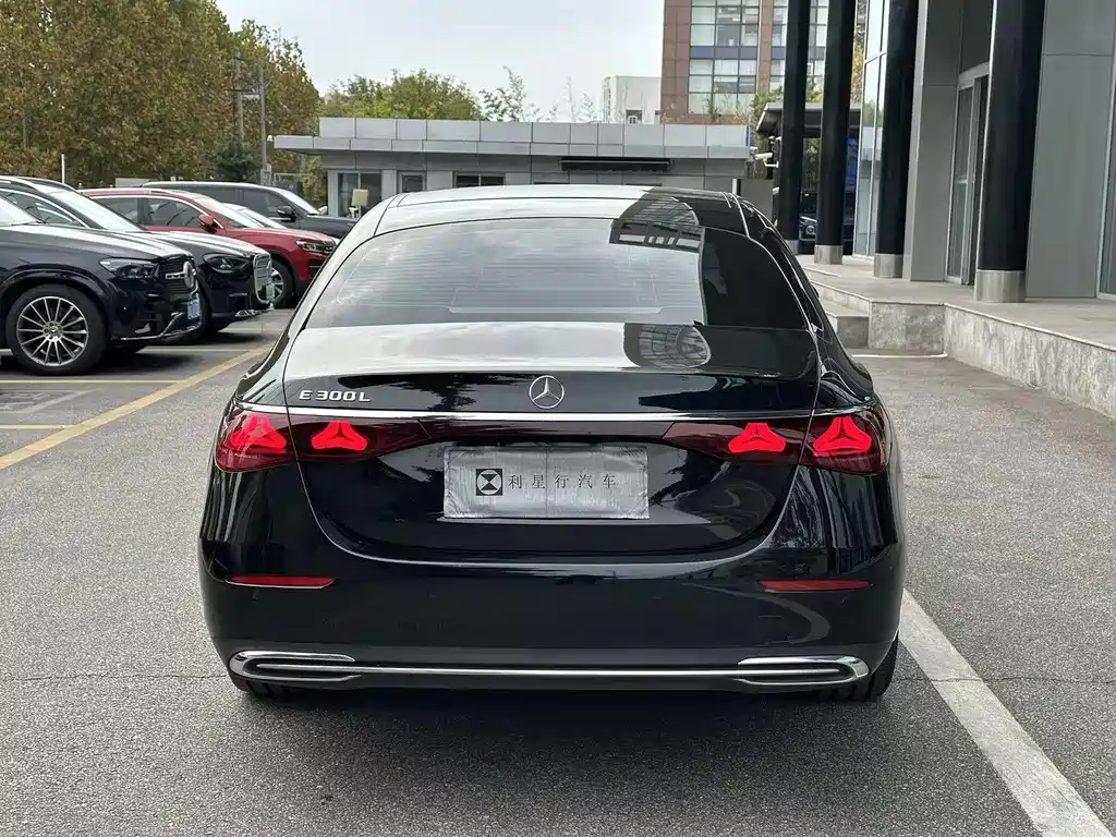 Mercedes-Benz E-Class — миниатюра 5
