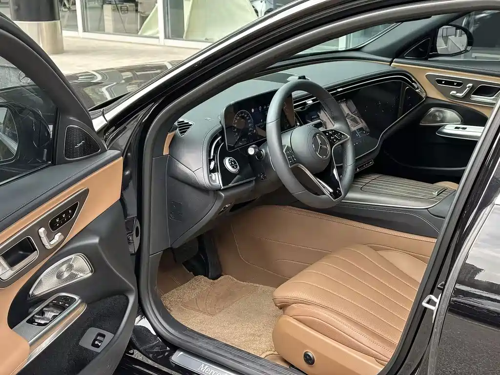 Mercedes-Benz E-Class — миниатюра 9