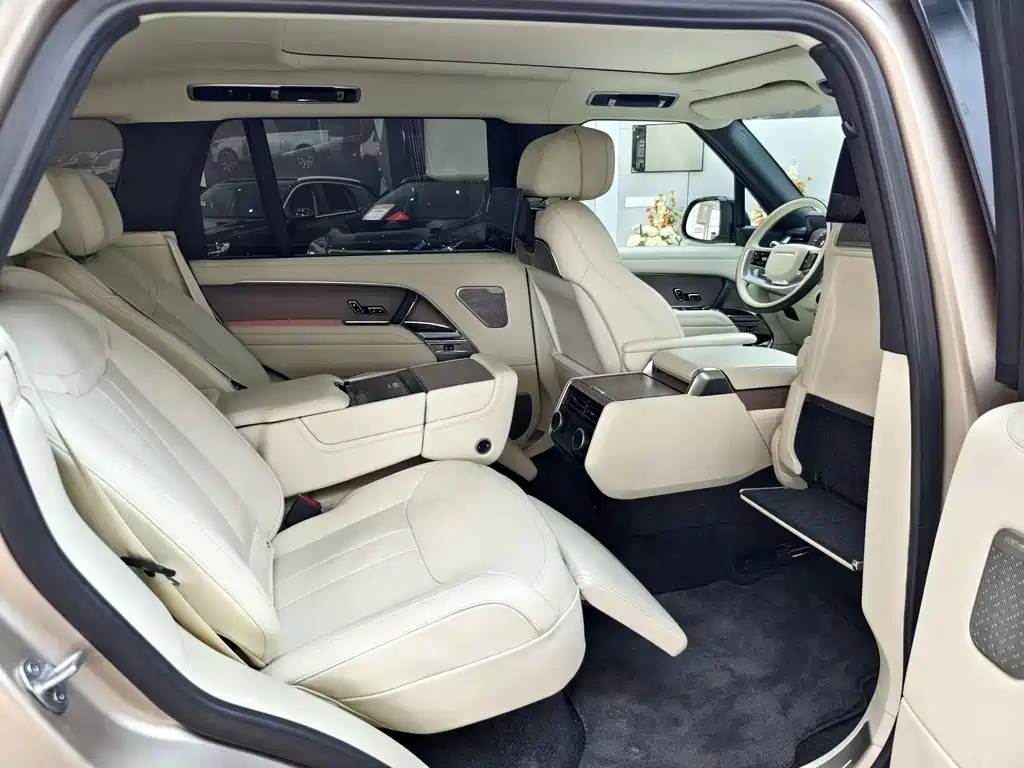 Land Rover Range Rover 2023 4.4 V8 530PS