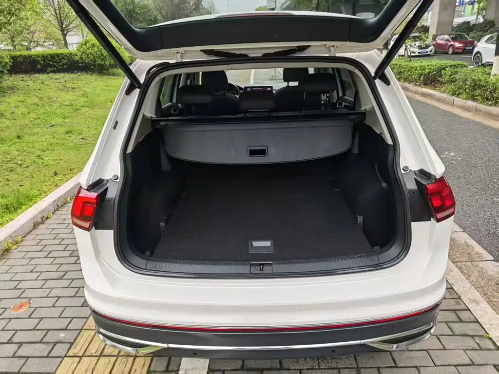 Volkswagen Tiguan L — миниатюра 9