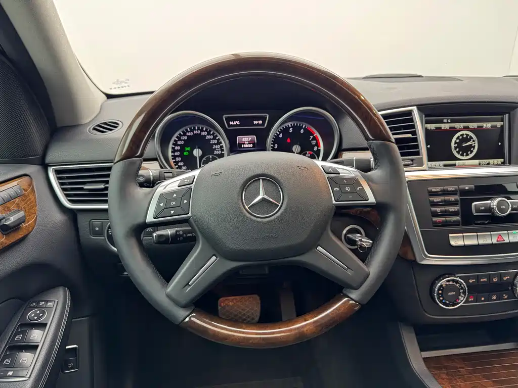 Mercedes-Benz M-Class — миниатюра 10