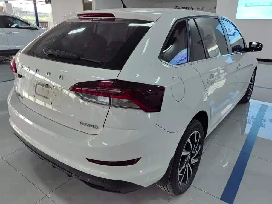 Skoda Rapid Spaceback — миниатюра 3