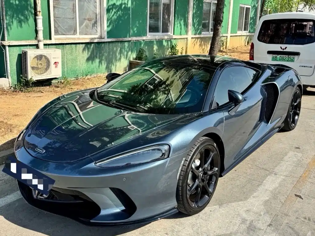 McLaren GT