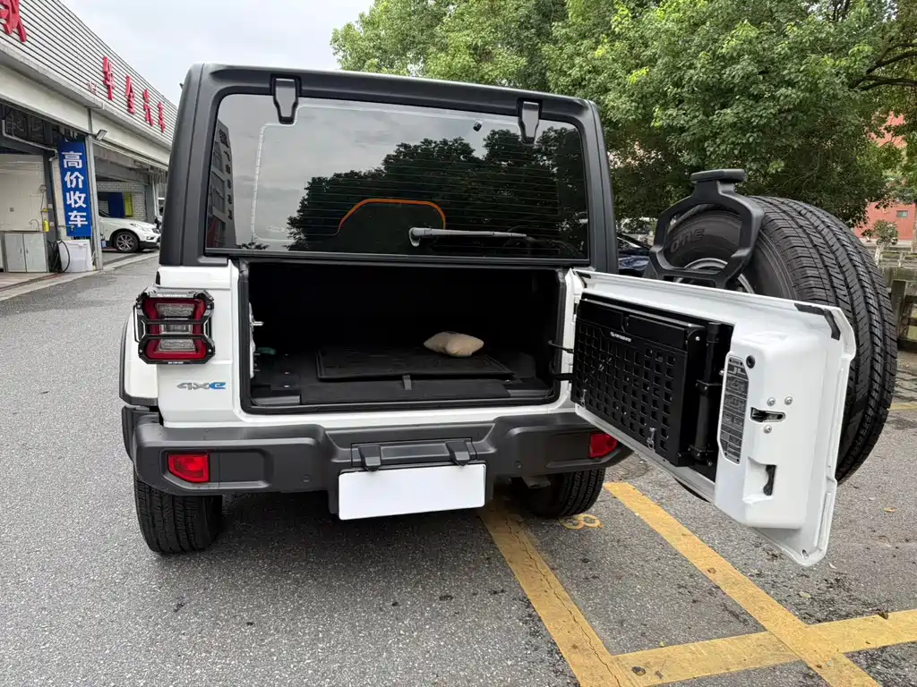 Jeep Wrangler PHEV — миниатюра 26