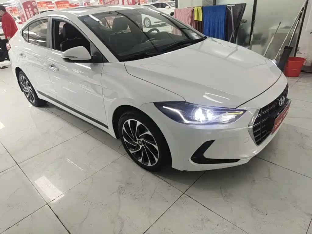 Hyundai Elantra — миниатюра 4