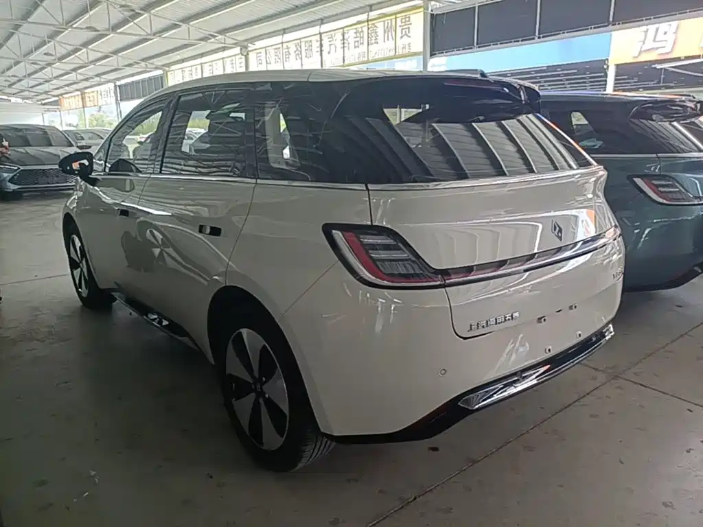 Baojun Yunduo — миниатюра 5