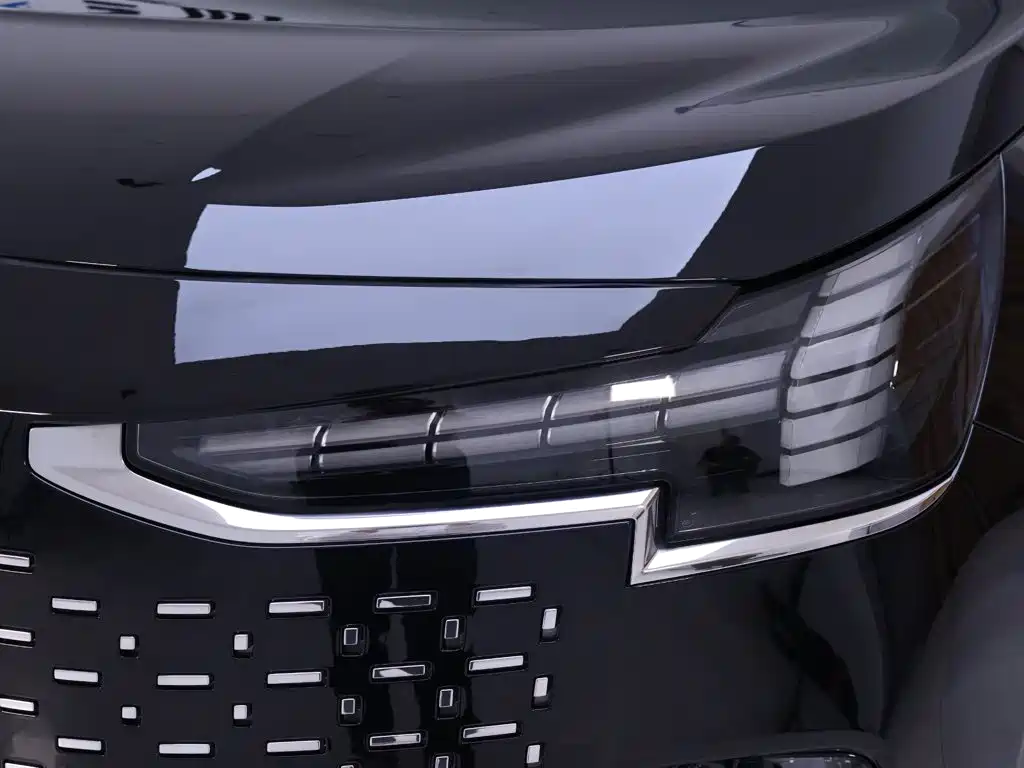 Volvo EM90 — миниатюра 4