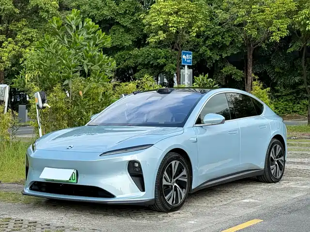 NIO ET5