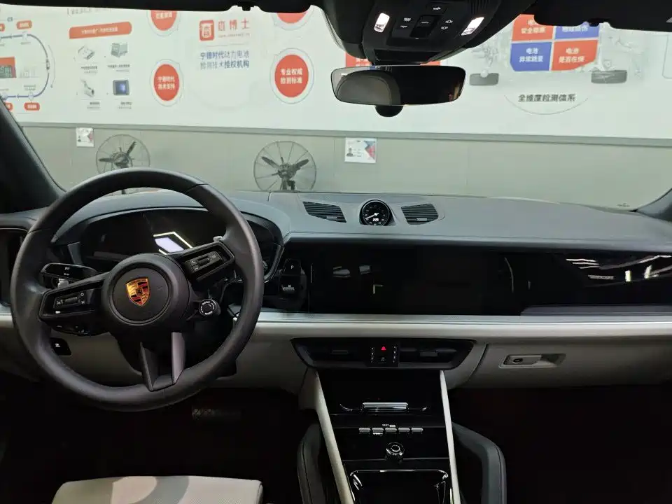 Porsche Cayenne — миниатюра 7