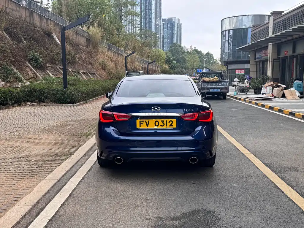 INFINITI Q50L